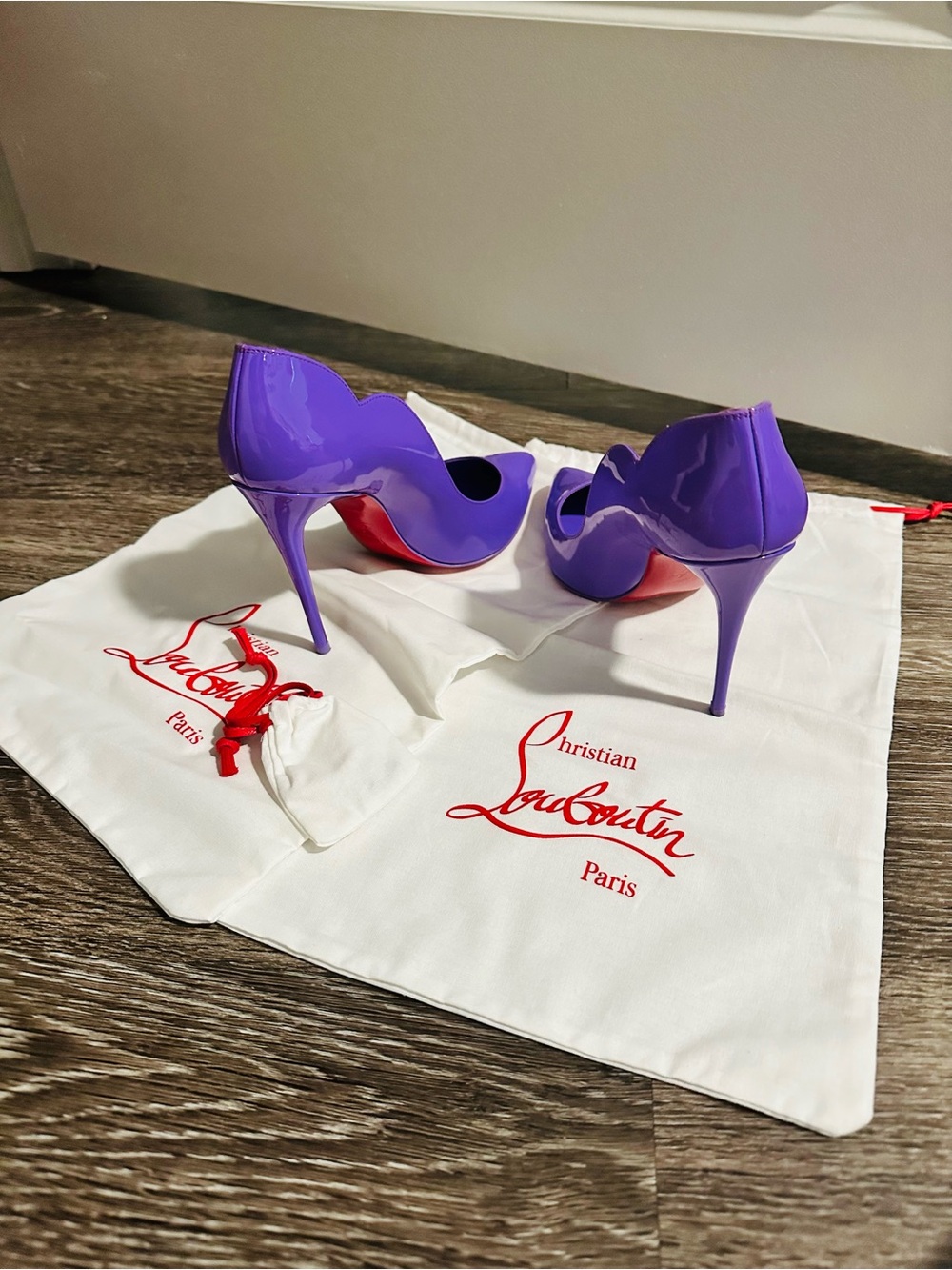 Christian Louboutin Purple Patent Scalloped-Edge Pointed Pumps - Picture 4 of 8
